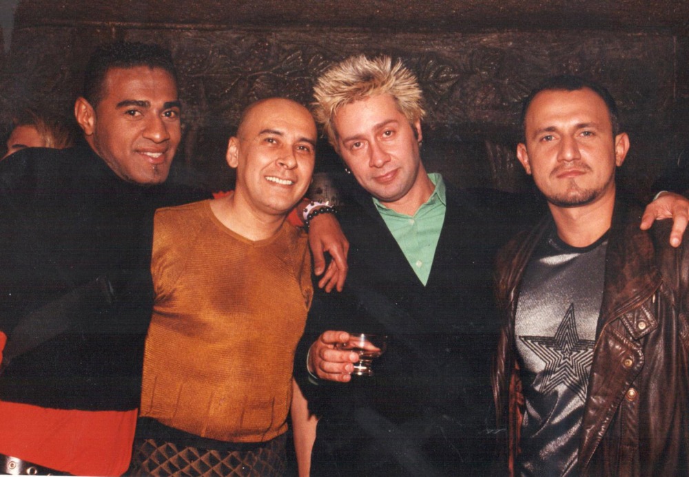 O produtor Nenê Krawitz e seus amigos durante uma festa no Clube Alôca